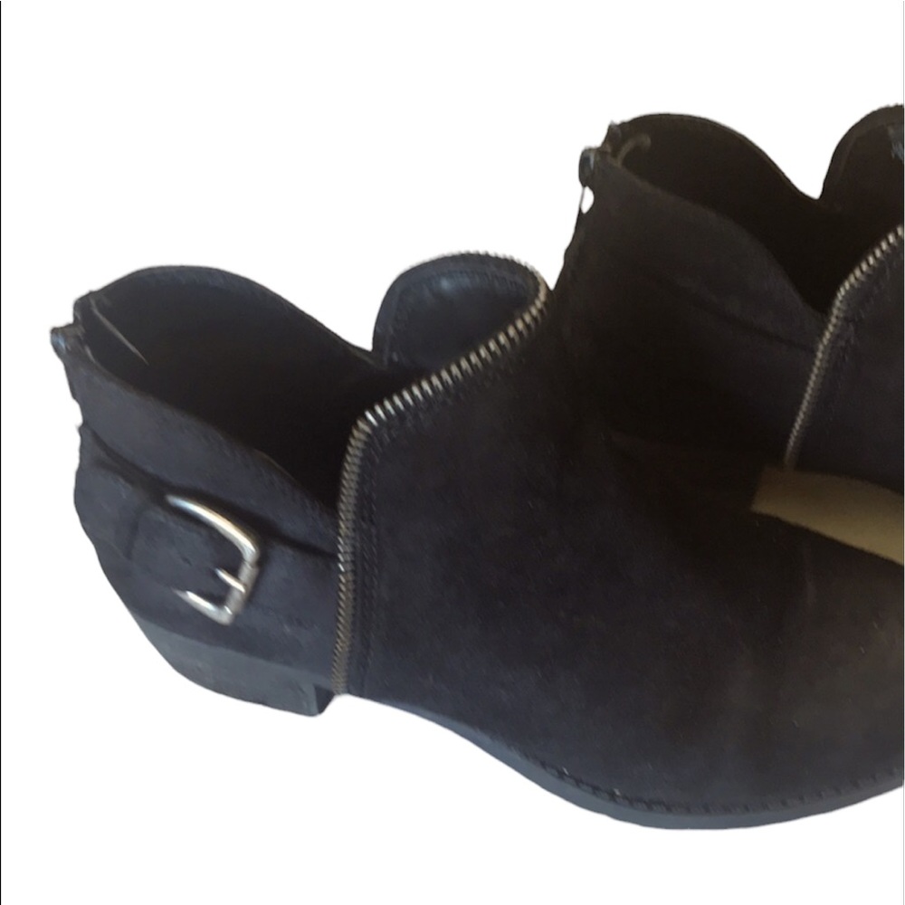 Carlos by Carlos Santana | Cayenne Silver Buckle | Block Heel Booties | Size 7.5